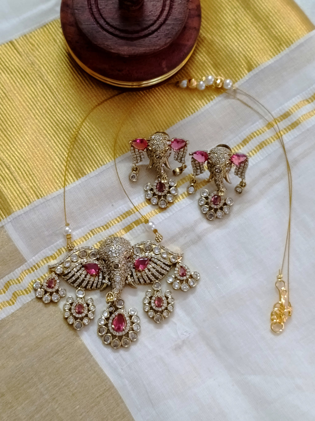 AD Gaja Pendant Invisible Chain Set