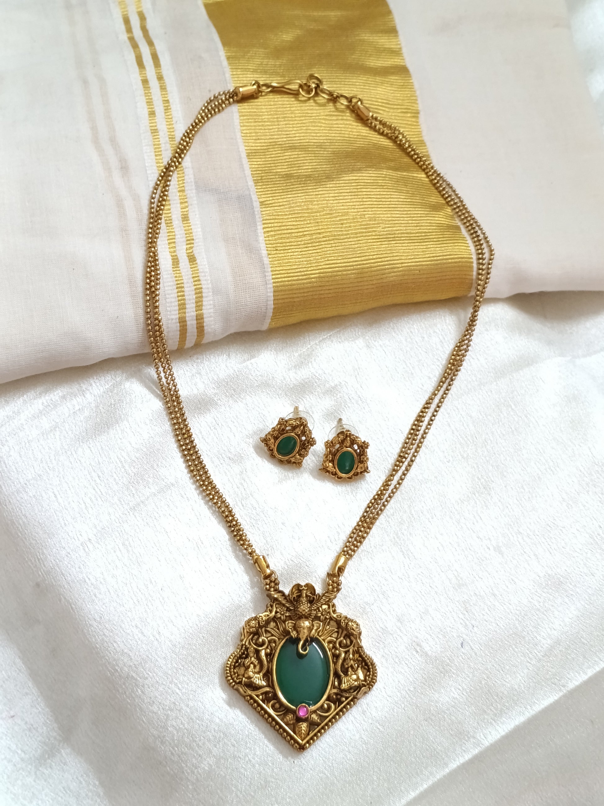 Palakka Pendant Mid Long Necklace Set V2