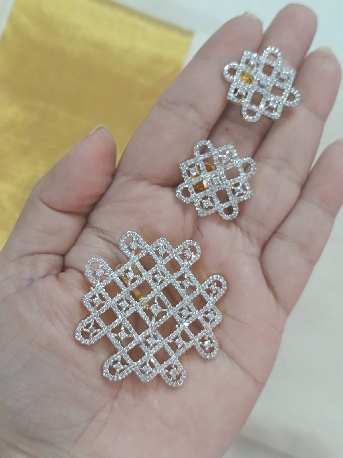 Kolam Pendant Set V126