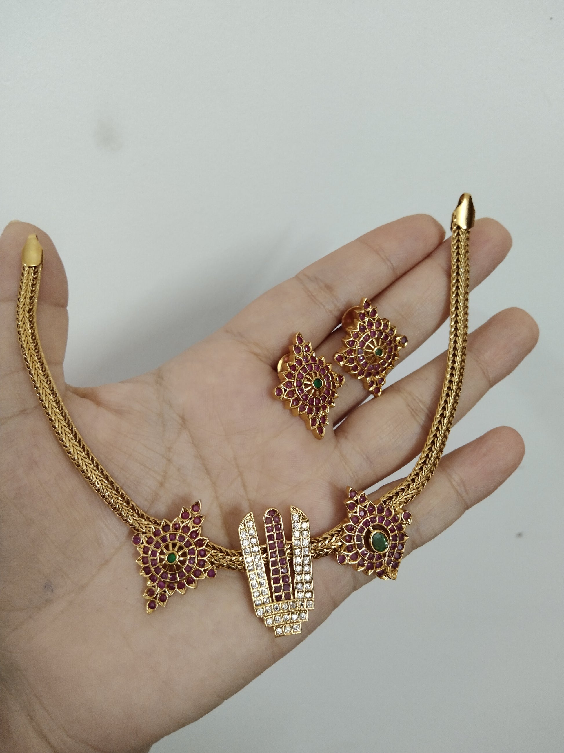 Balaji Pendant Choker Set