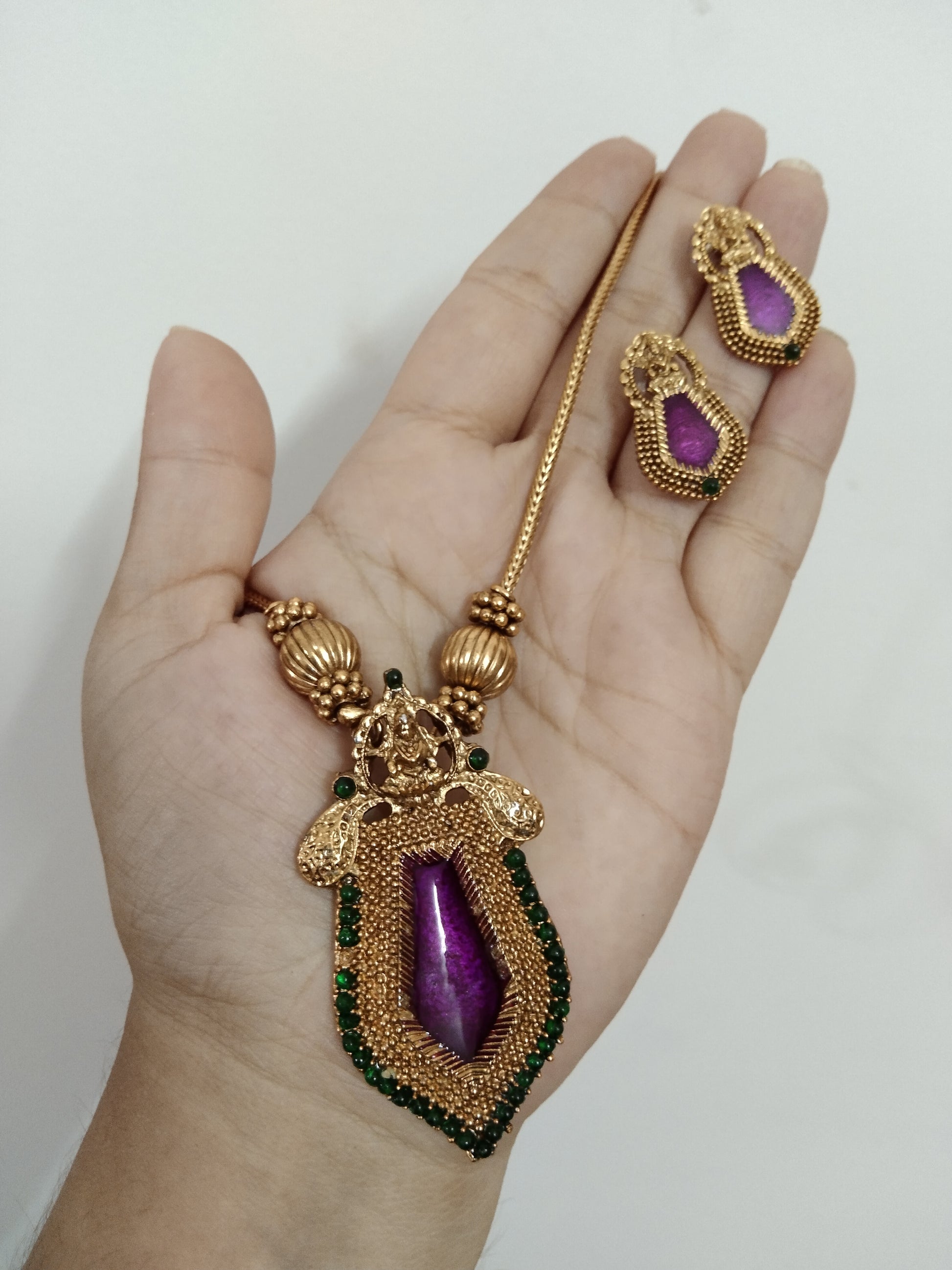 Big Pendant Nagapadam Pendant Set