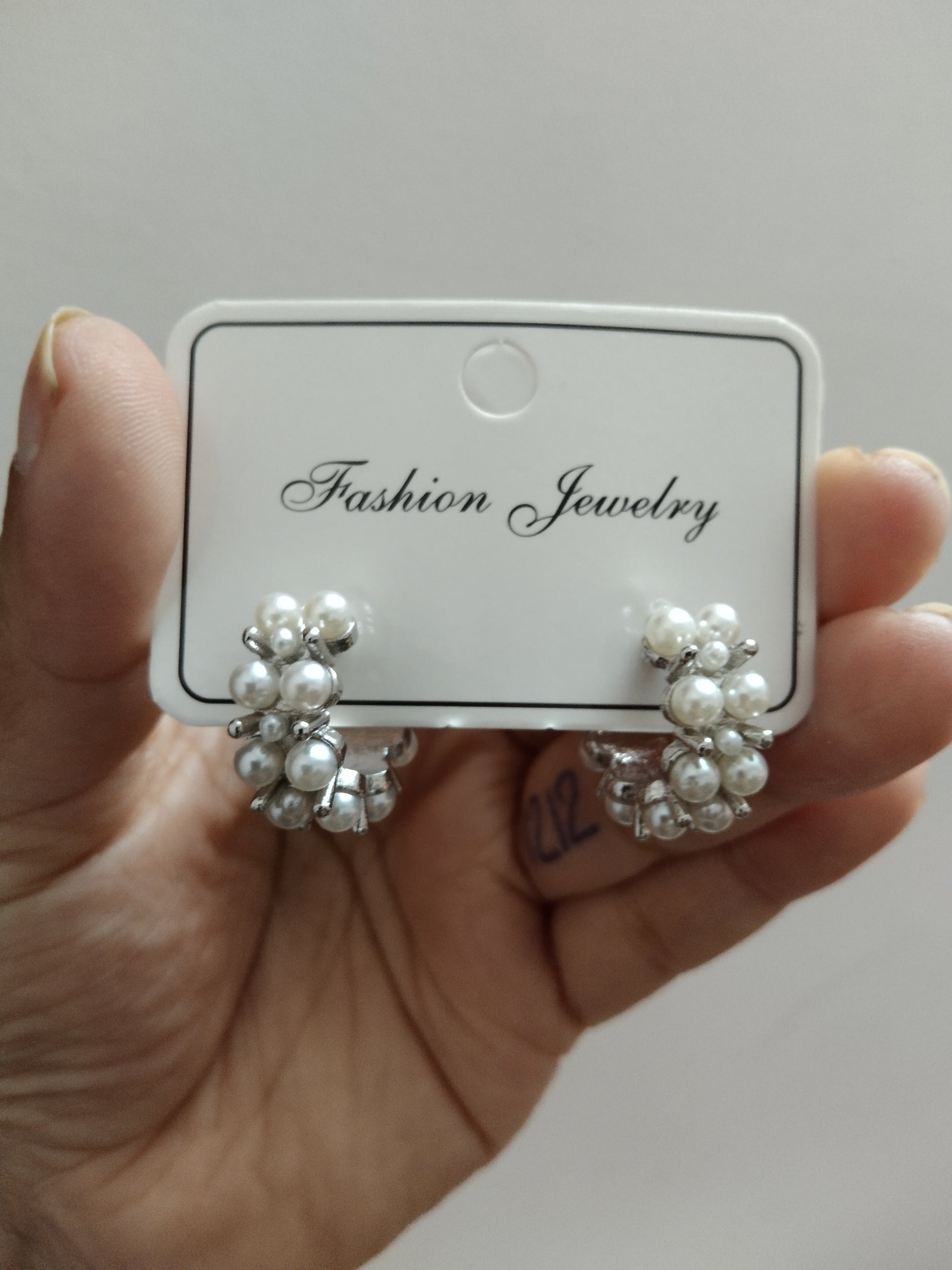 Pearl Earring V1