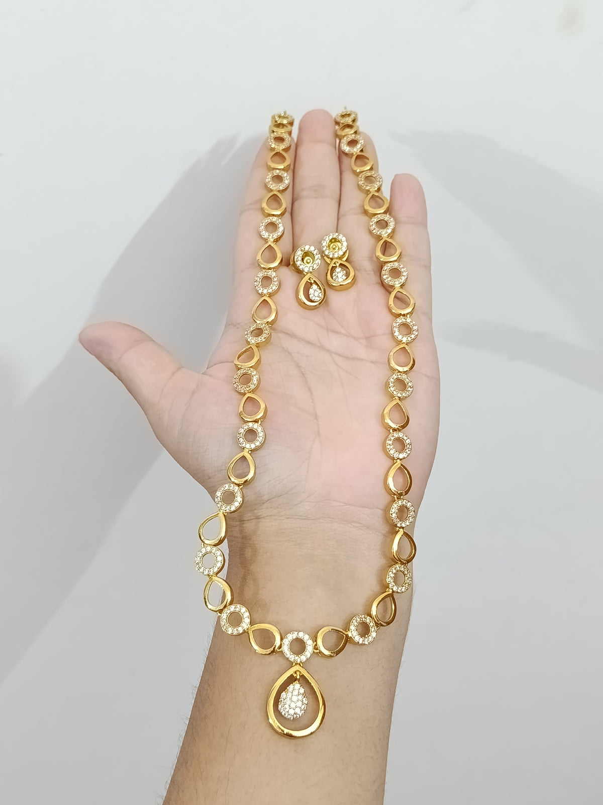 AD Petal Long Necklace
