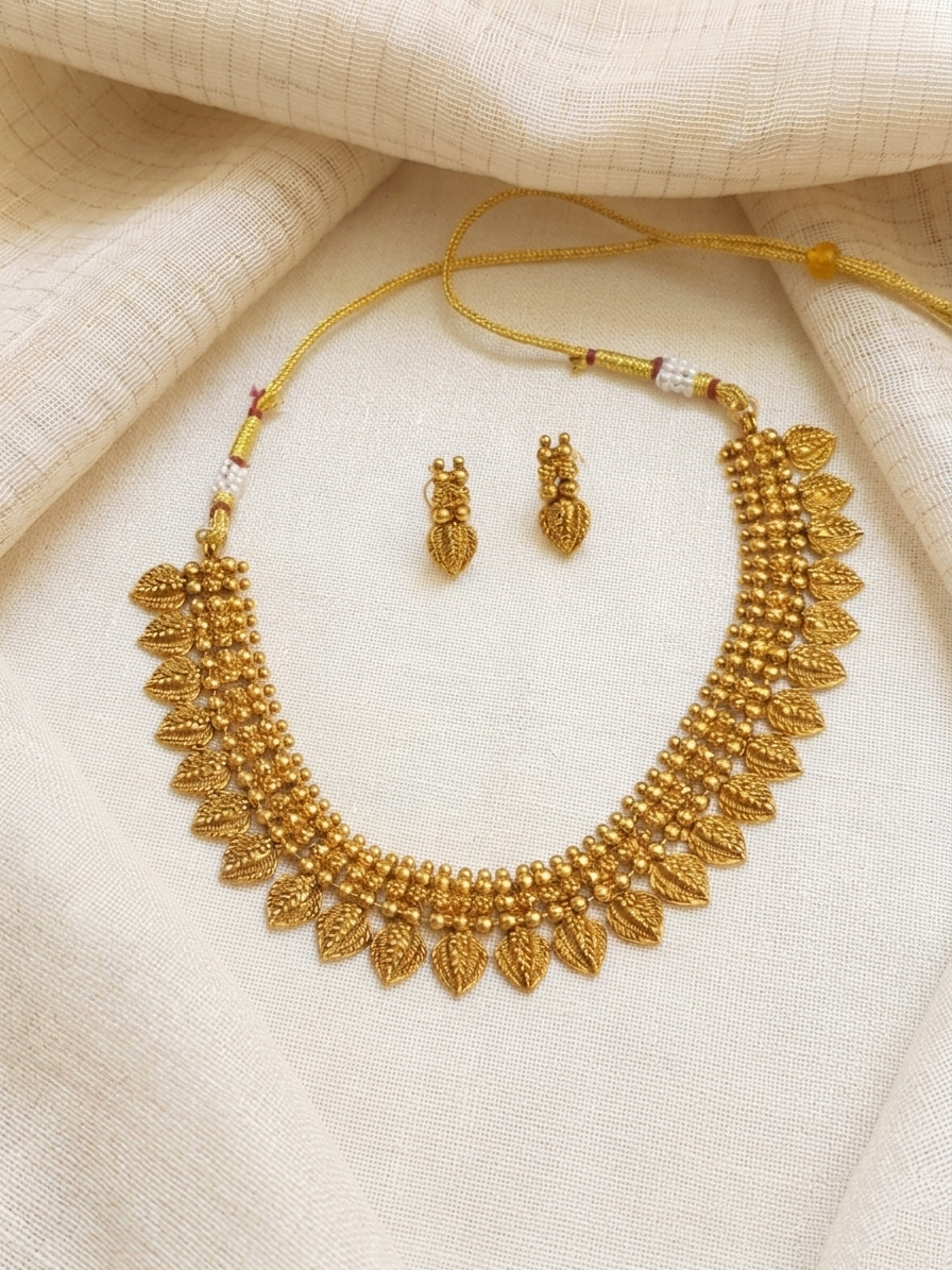Matte Finish Leaf Necklace Set