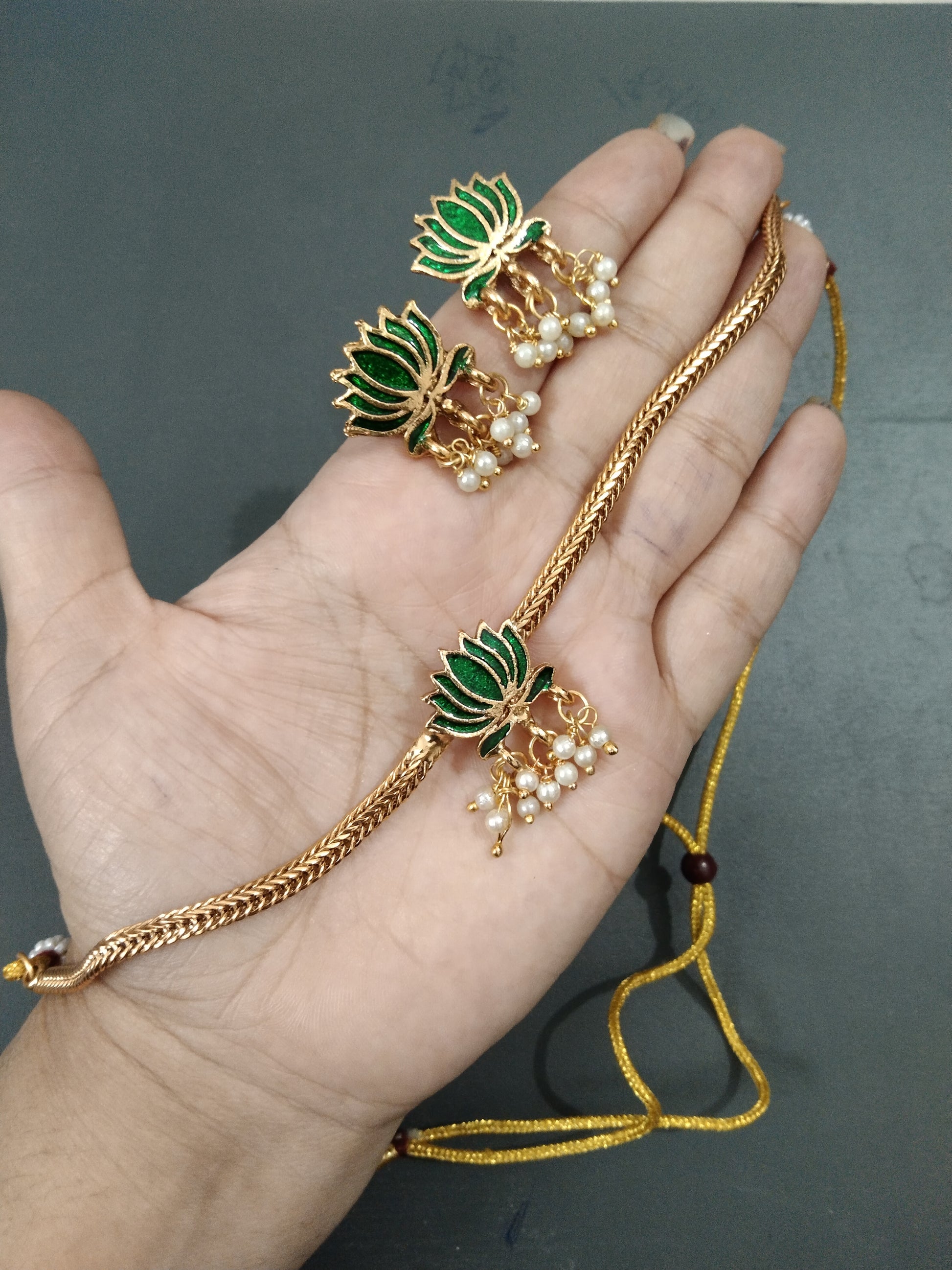 Lotus Choker Green