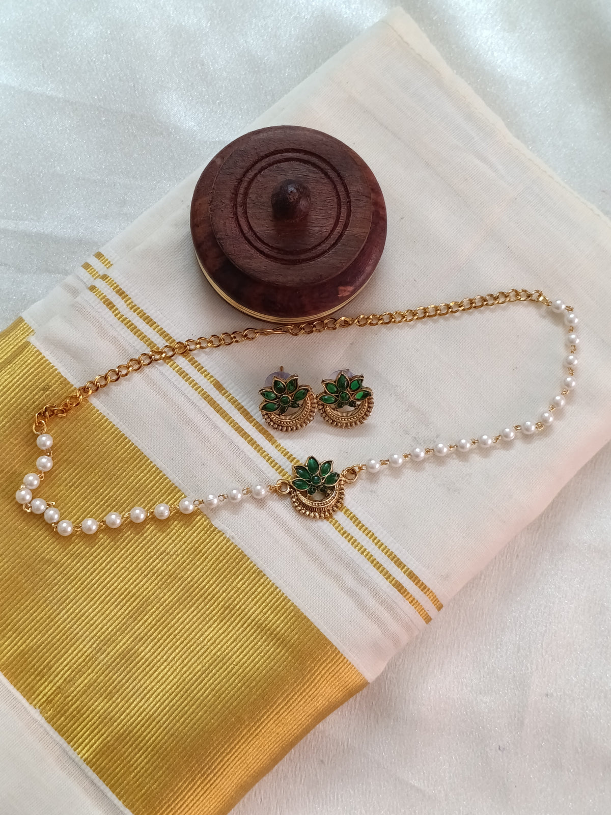 Flower Pendant Pearl Choker Set