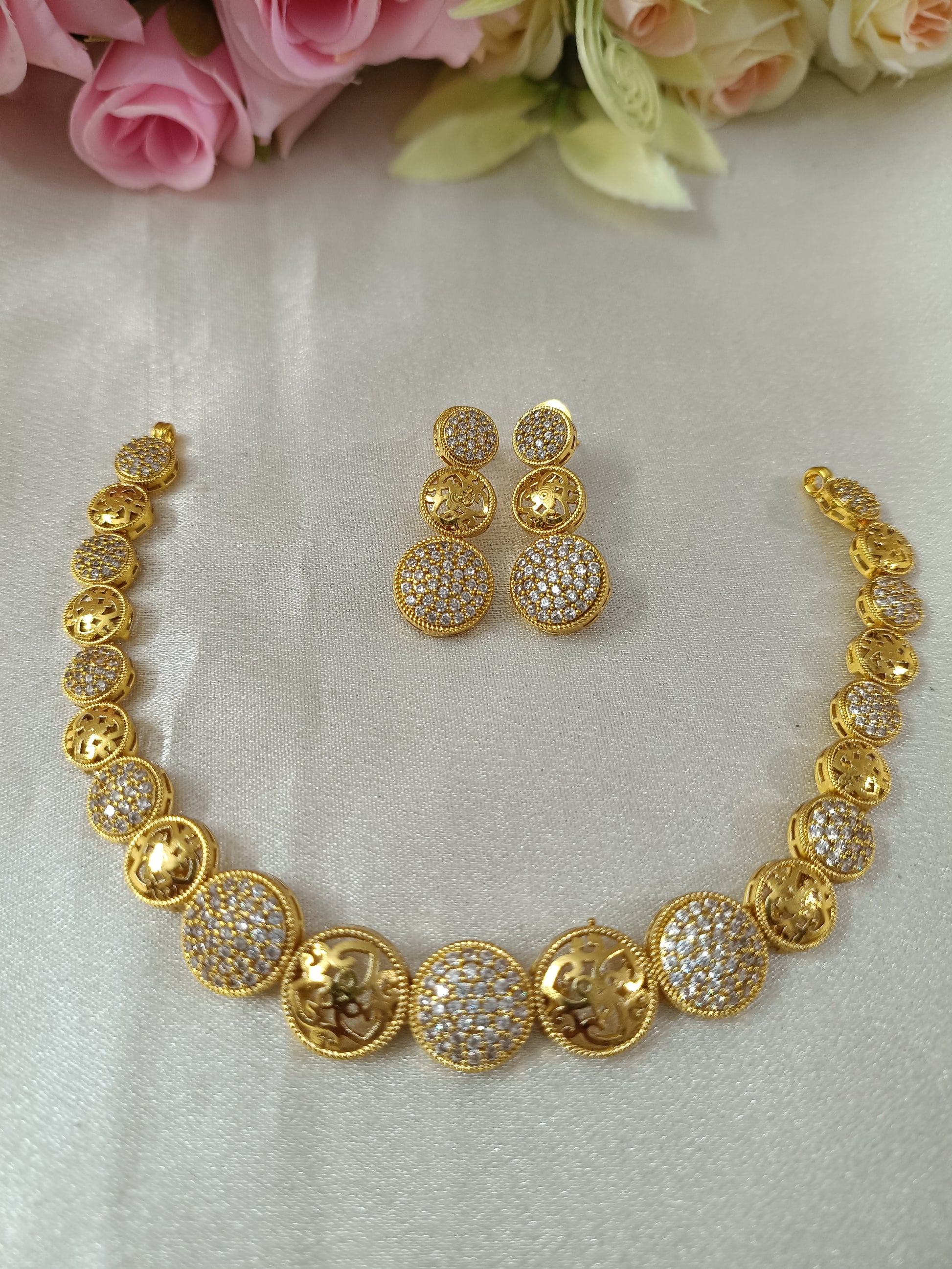 AD Round Necklace V1