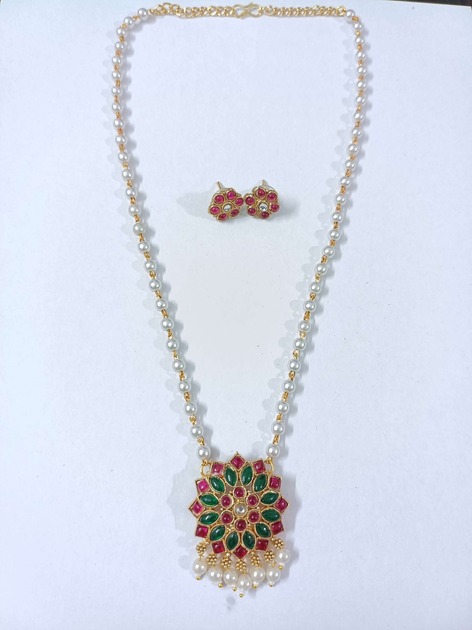 Flower Pendant Pearl Necklace Set