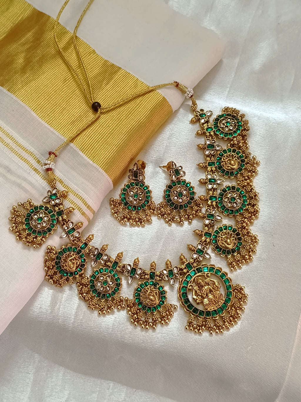 Matte Finish Kemp Stone Necklace Set
