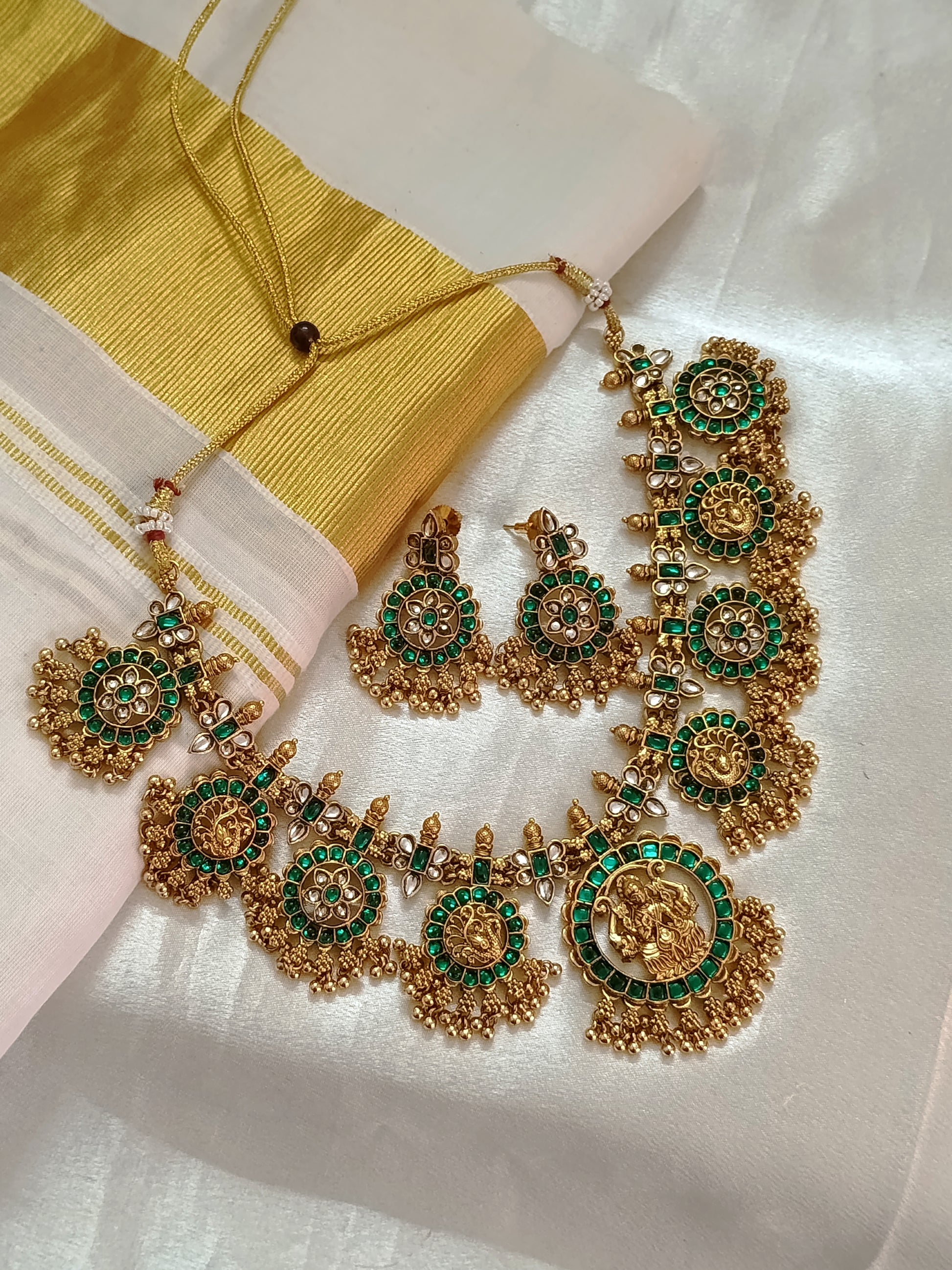 Matte Finish Kemp Stone Necklace Set