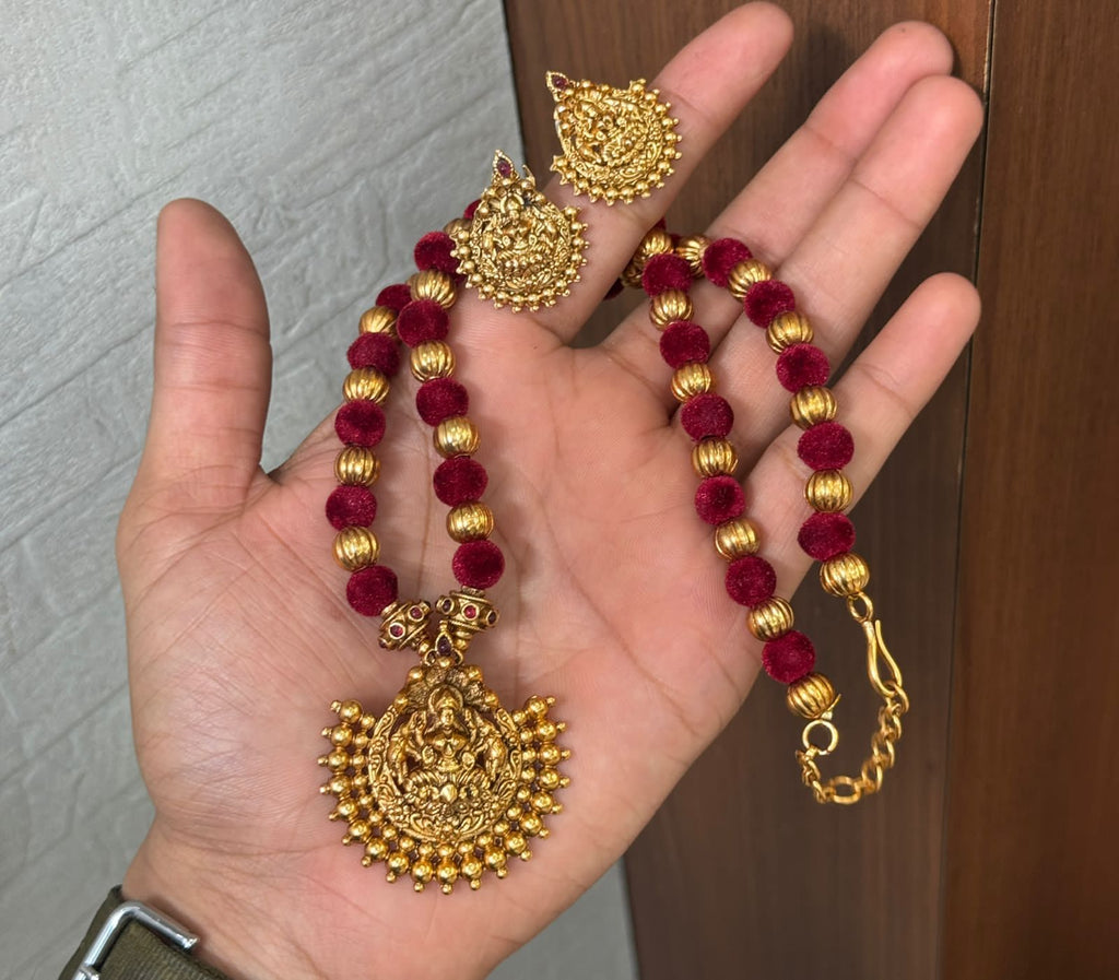 Bead Lakshmi Pendant Necklace Set