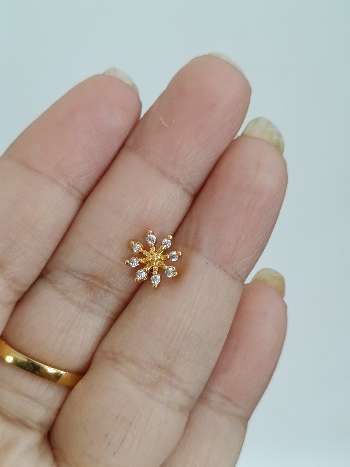 Micro Polish Flower Nosepin V7