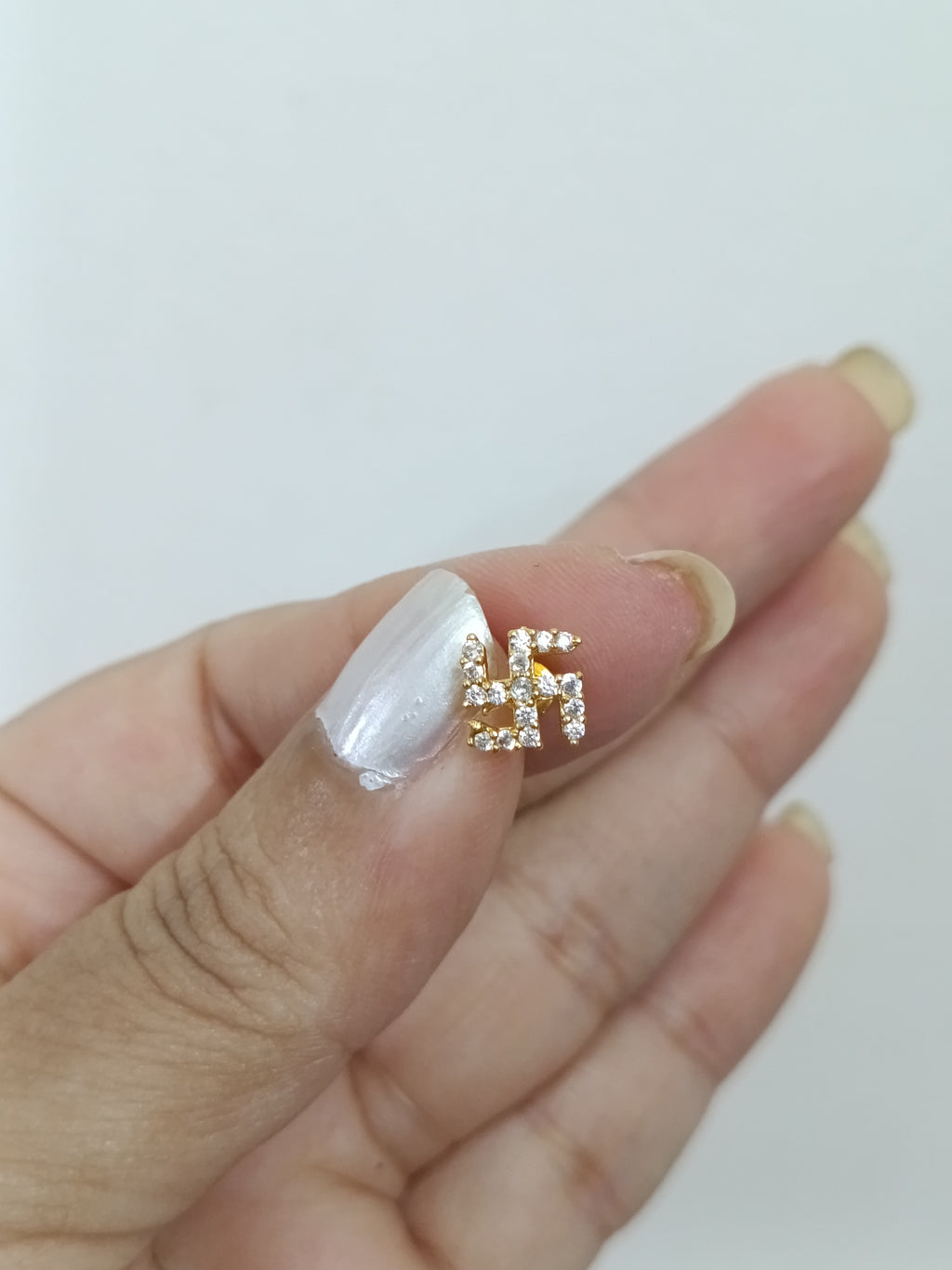 Micro Polish Swastik Nosepin