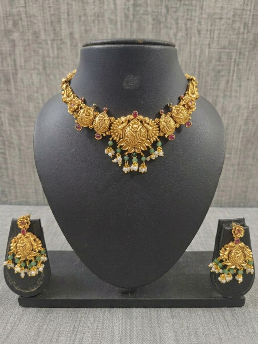 Non Idol Necklace Set V170