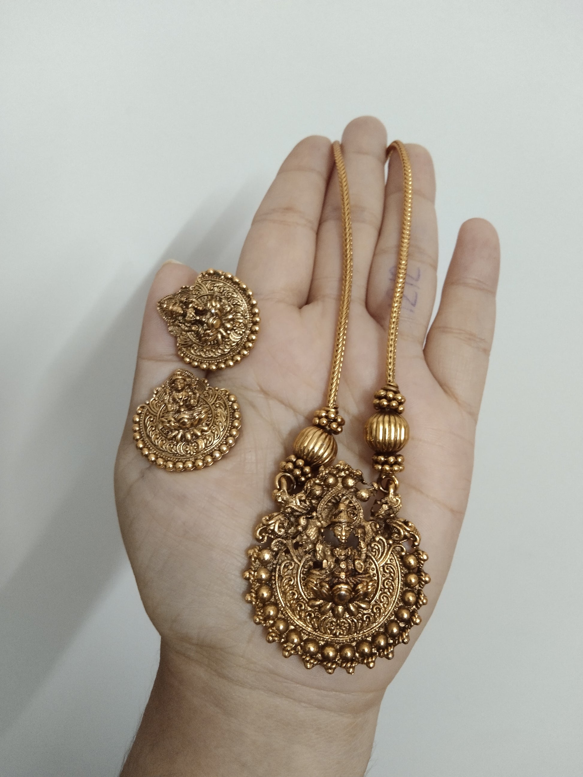 Lakshmi Pendant Necklace Set