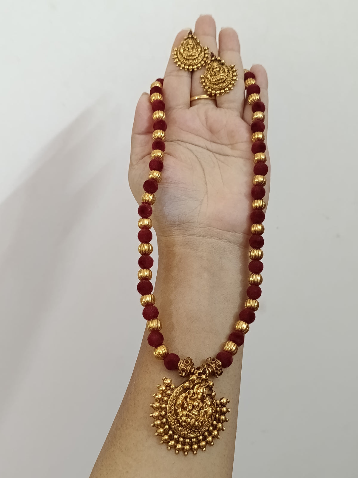 Lakshmi Pendant Bead Necklace Set