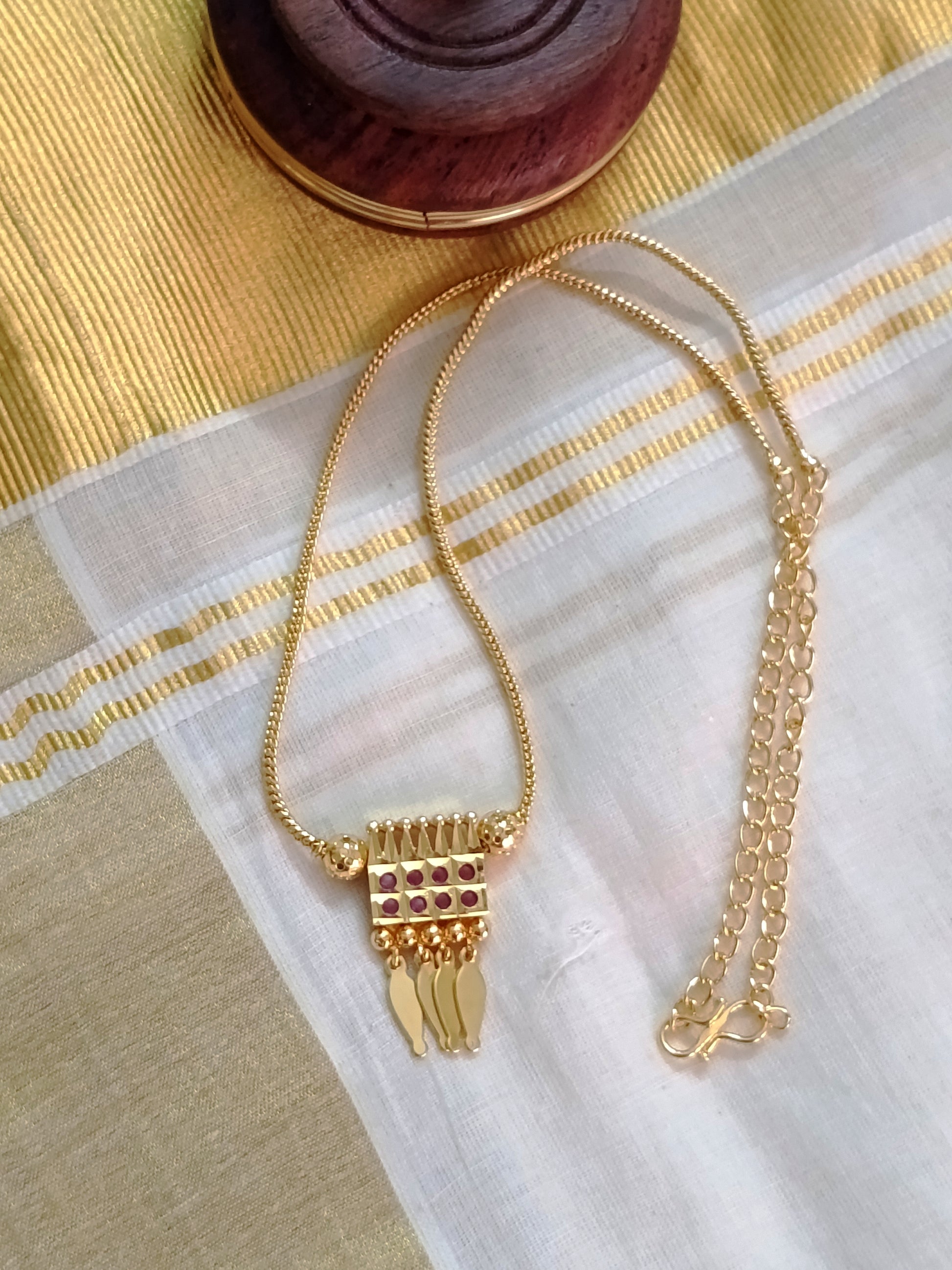 Micro Polish Poothali Pendant Mid Long Necklace V1