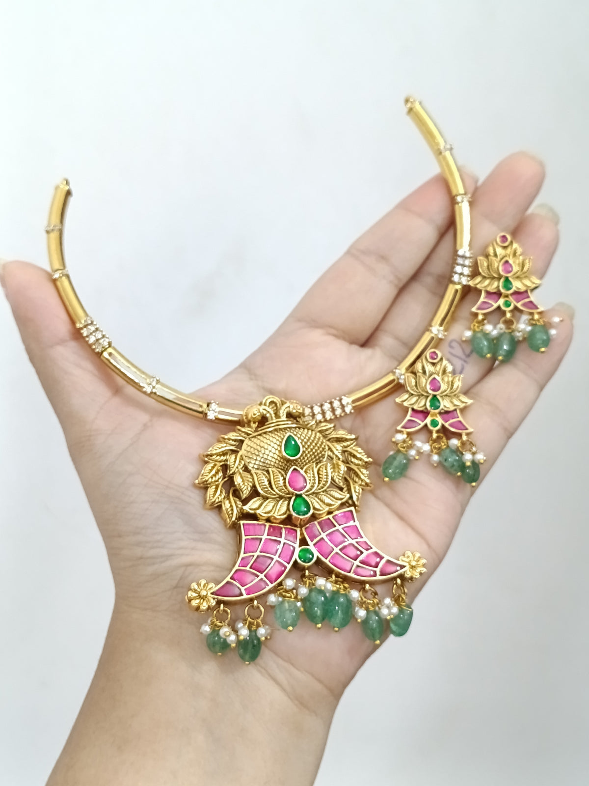 Jaadu Kundan Peacock Pendant Hasli Necklace Set