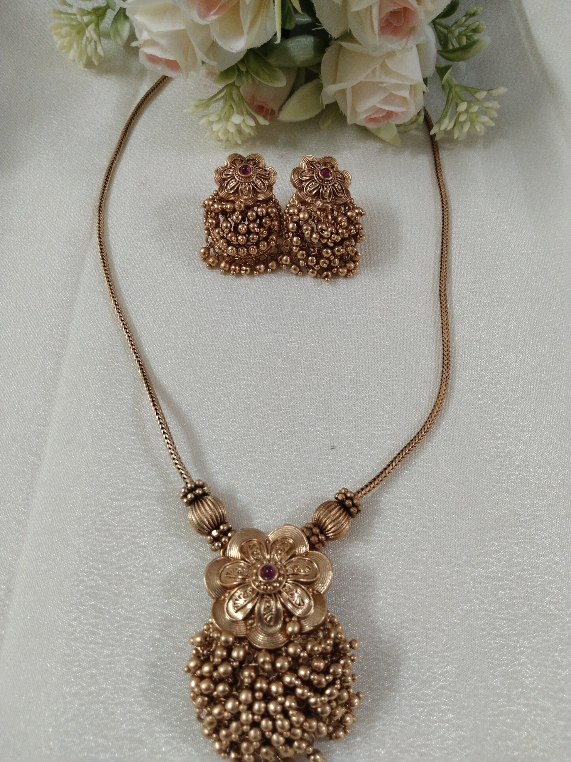 Golden Flower Pendant Necklace Set