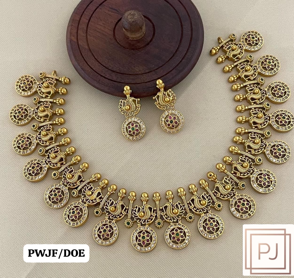 Non Idol Coin Necklace set