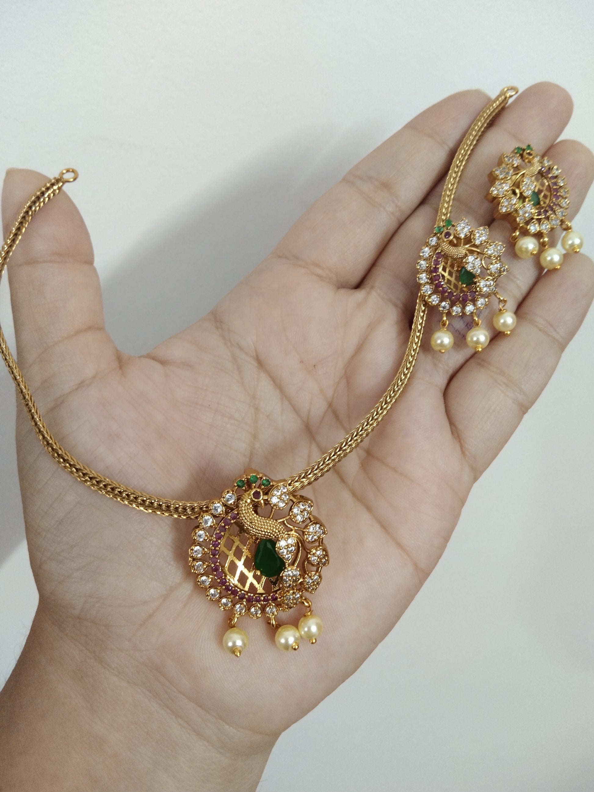 Peacock pearl Drop Choker