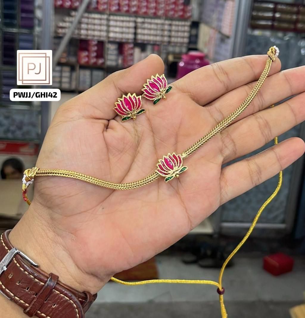 Single Pink Lotus Pendant Choker