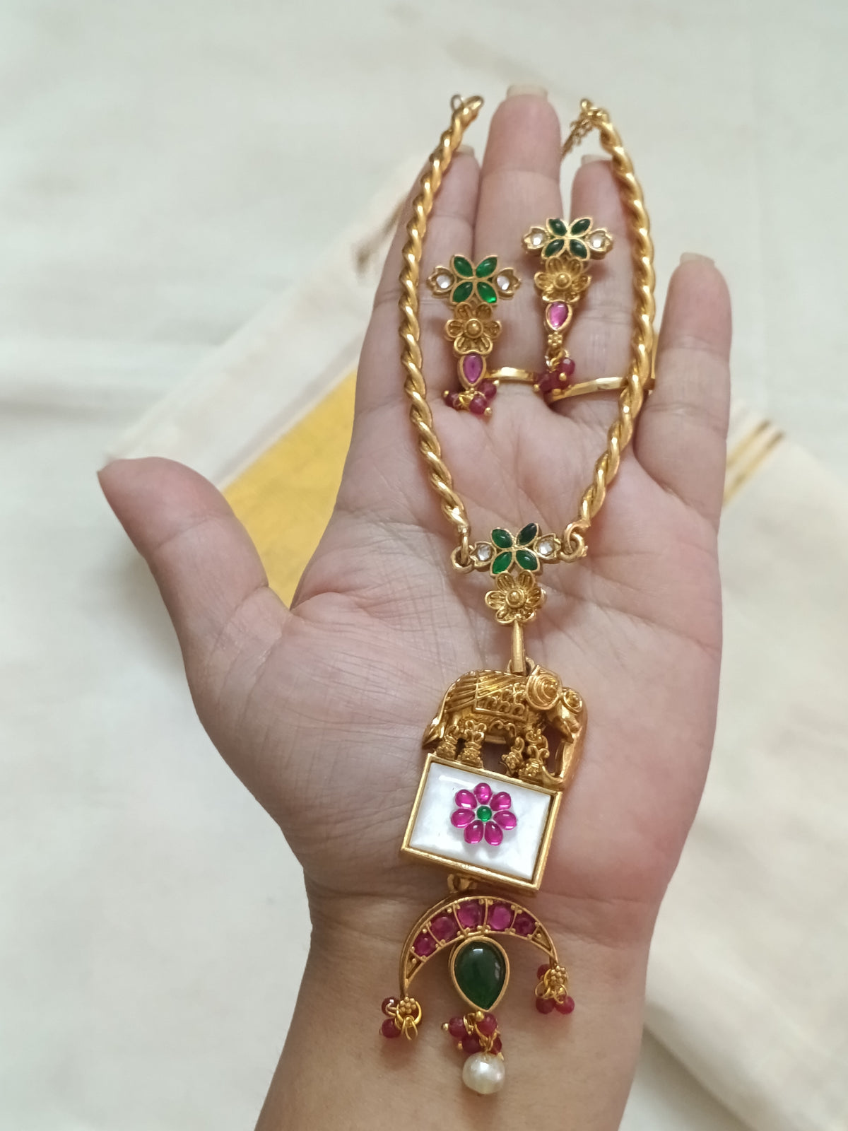 Non Idol Hasli Necklace Set V209