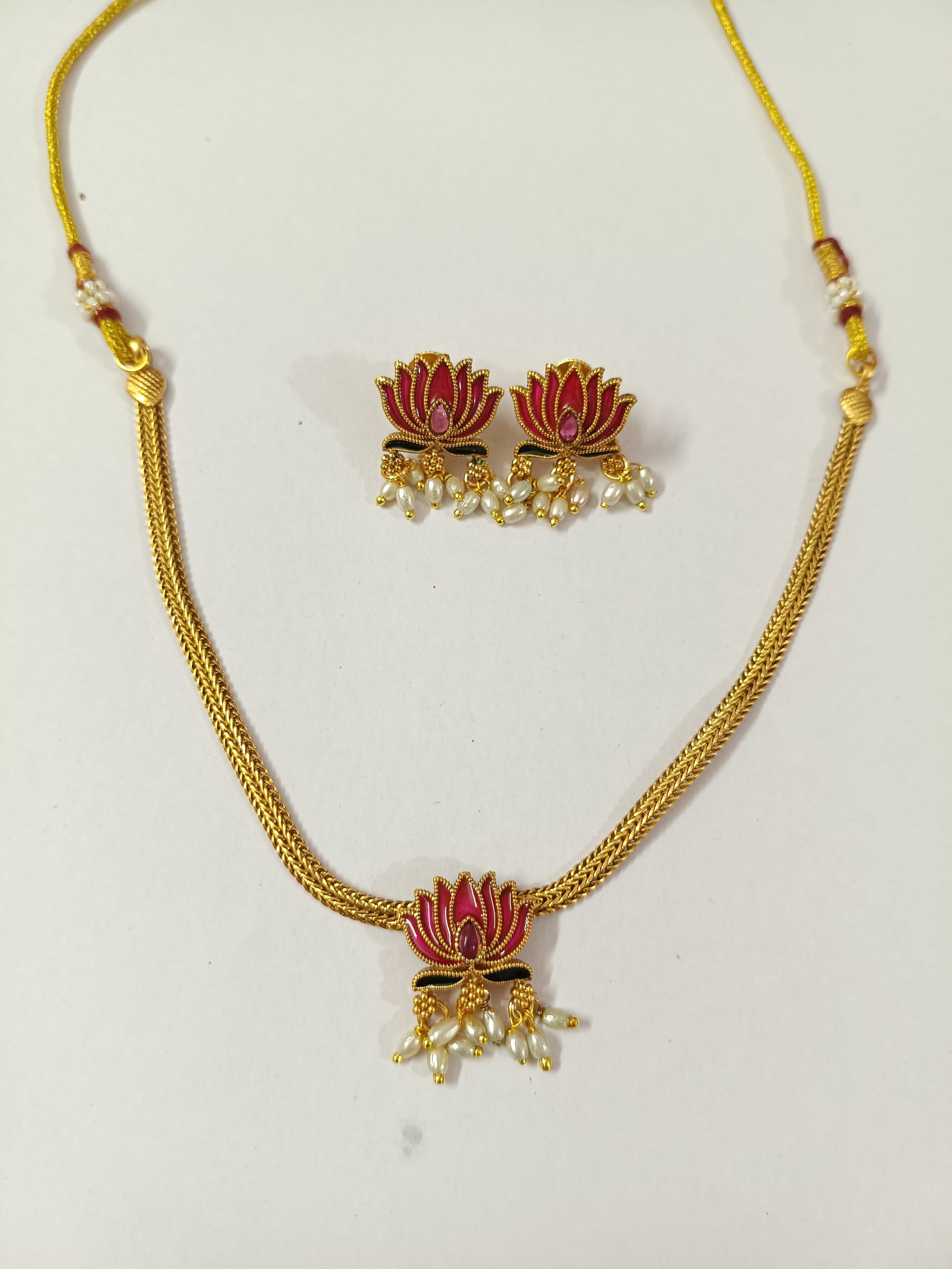 Lotus Choker V1
