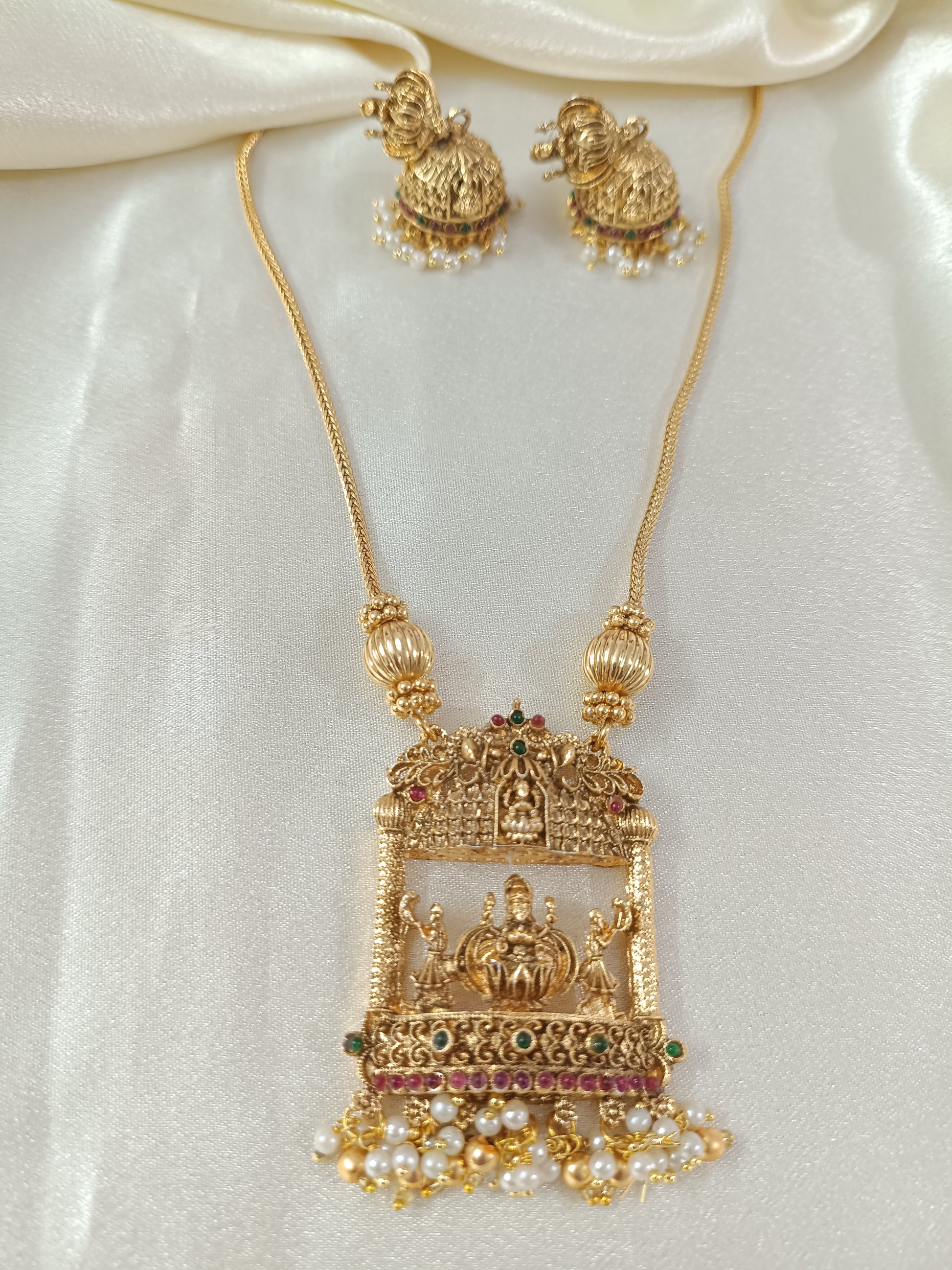 Lakshmi Pendant Necklace Set V9