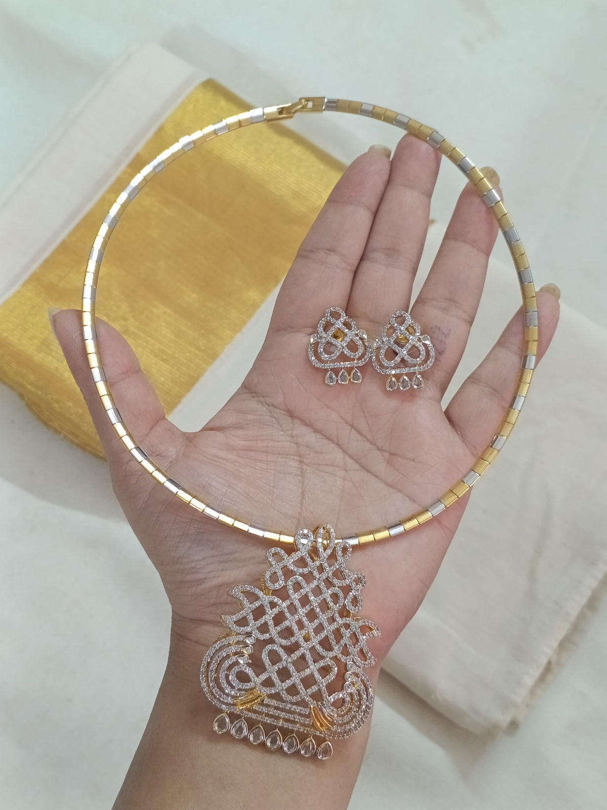 AD Pendant Hasli Necklace Set