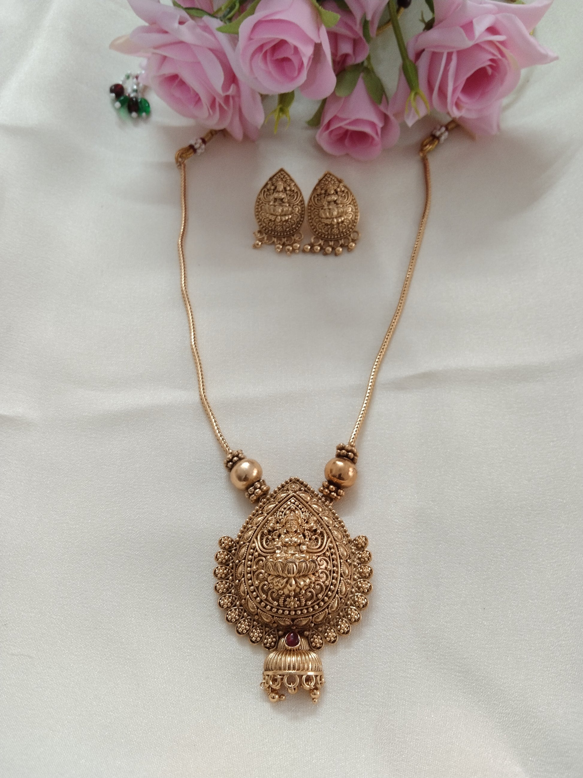 Lakshmi Pendant Necklace Set V8