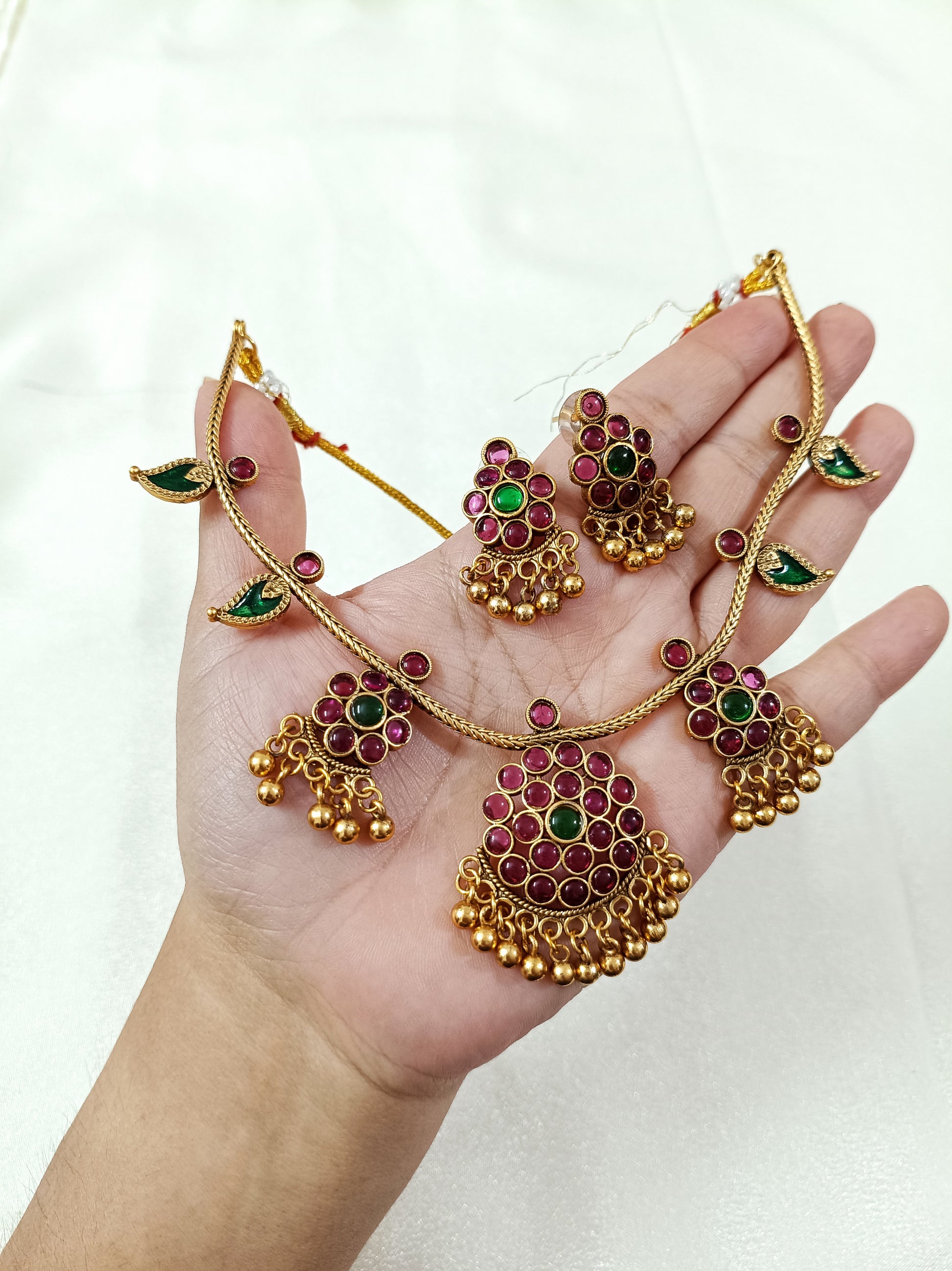Non Idol Fusion Kemp Stone Necklace Set