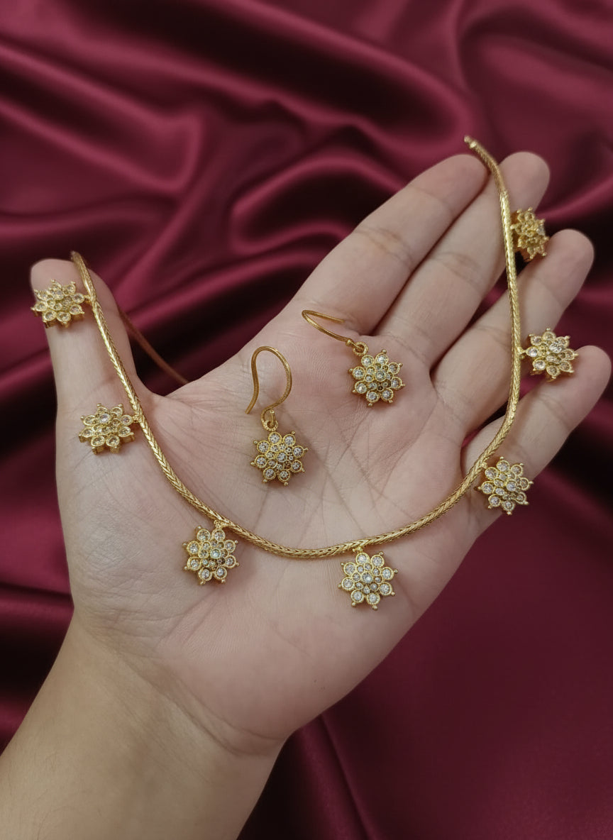 White AD Flower Necklace Set