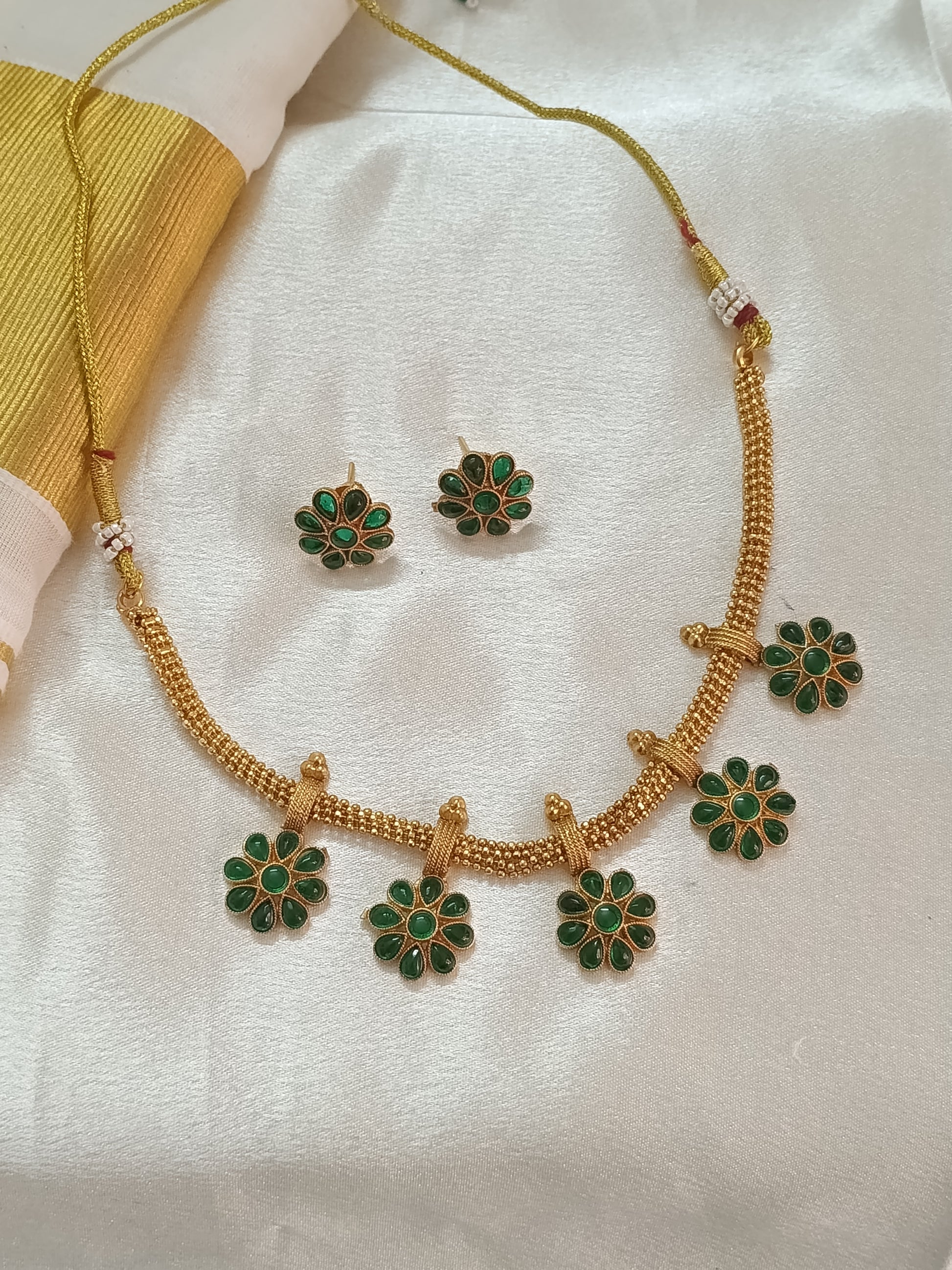 Matte Finish Flower Necklace Set
