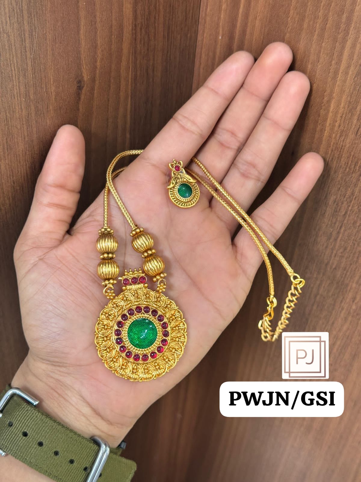 Floral Green Pakka Pendant Necklace Set
