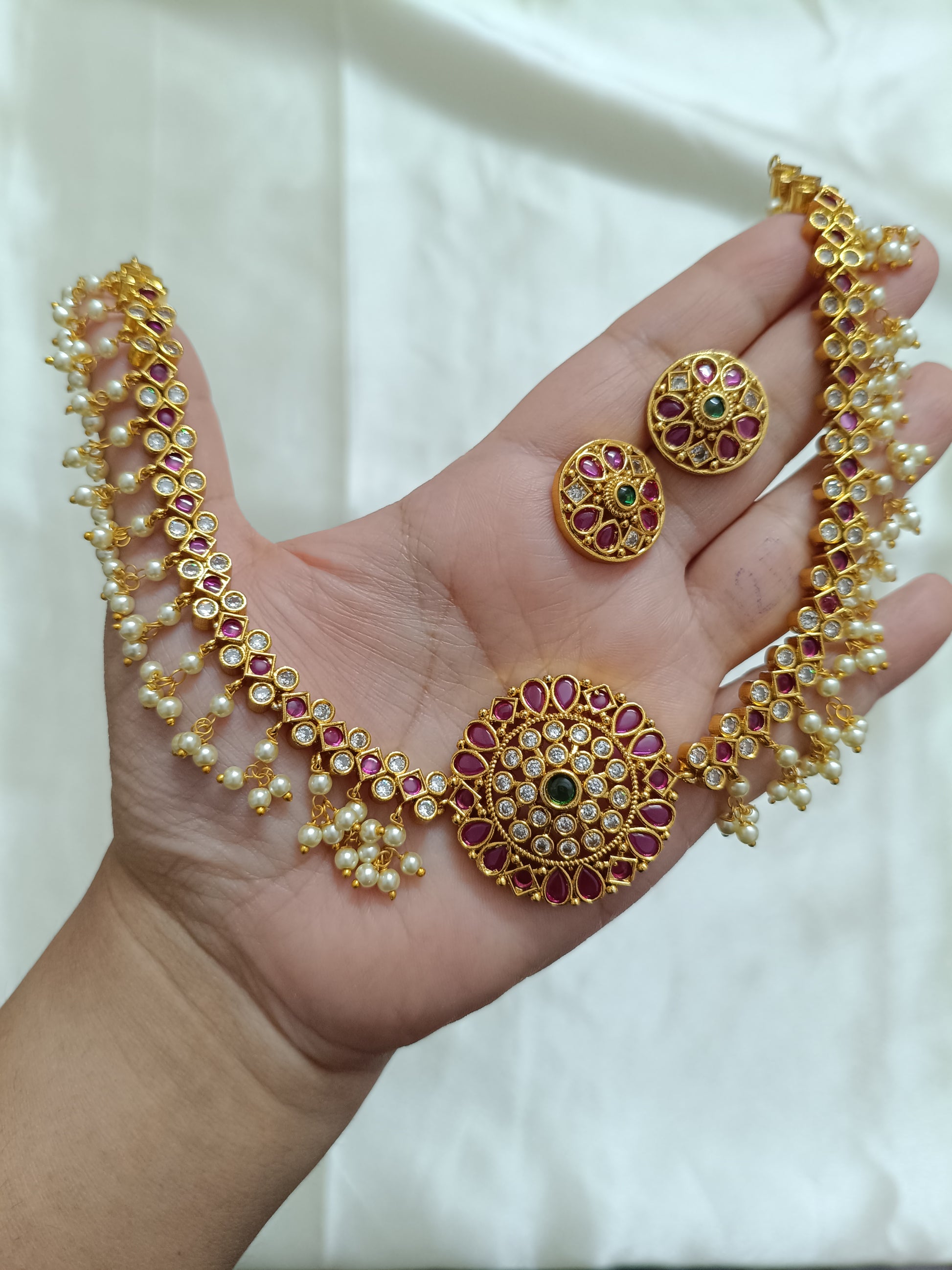 Matte Finish Kemp Stone Pearl Drop Necklace Set