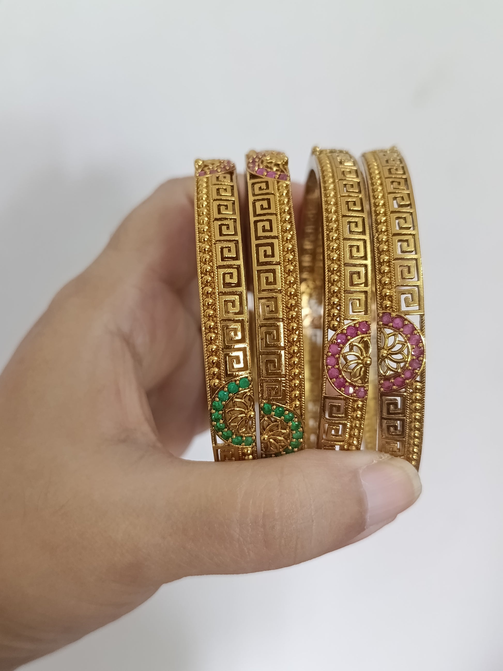 Non Idol Bangle of 4 V1