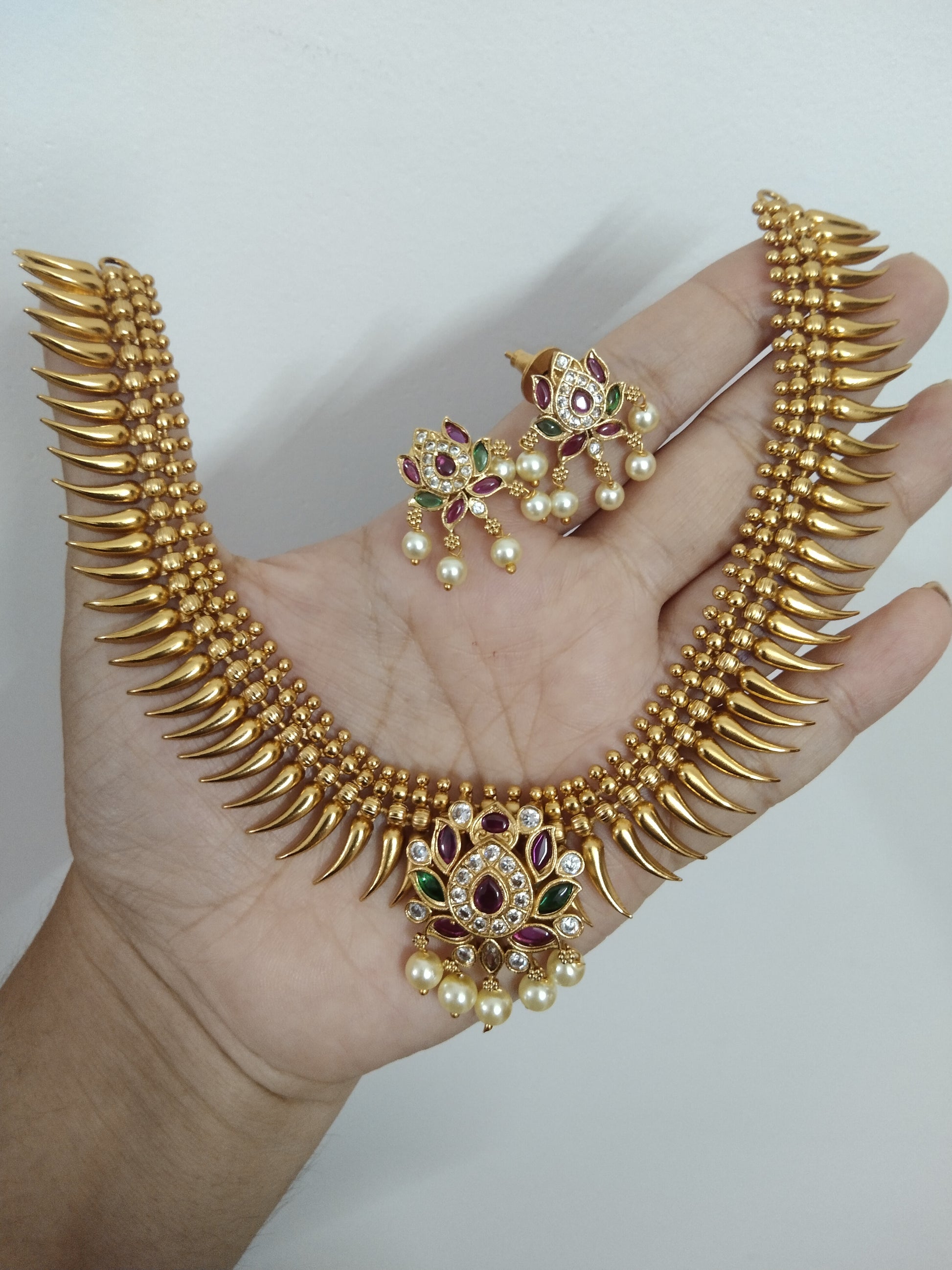 Fusion Mullamottu Kemp Lotus Necklace