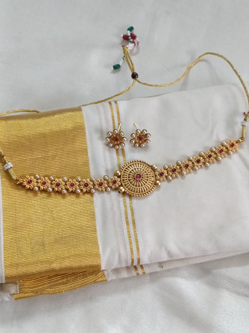 Non Idol Choker Set