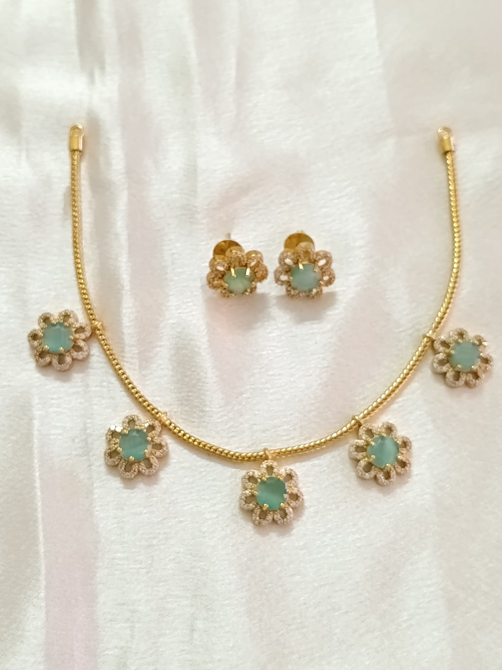 AD 5 Pendant Flower Necklace Set