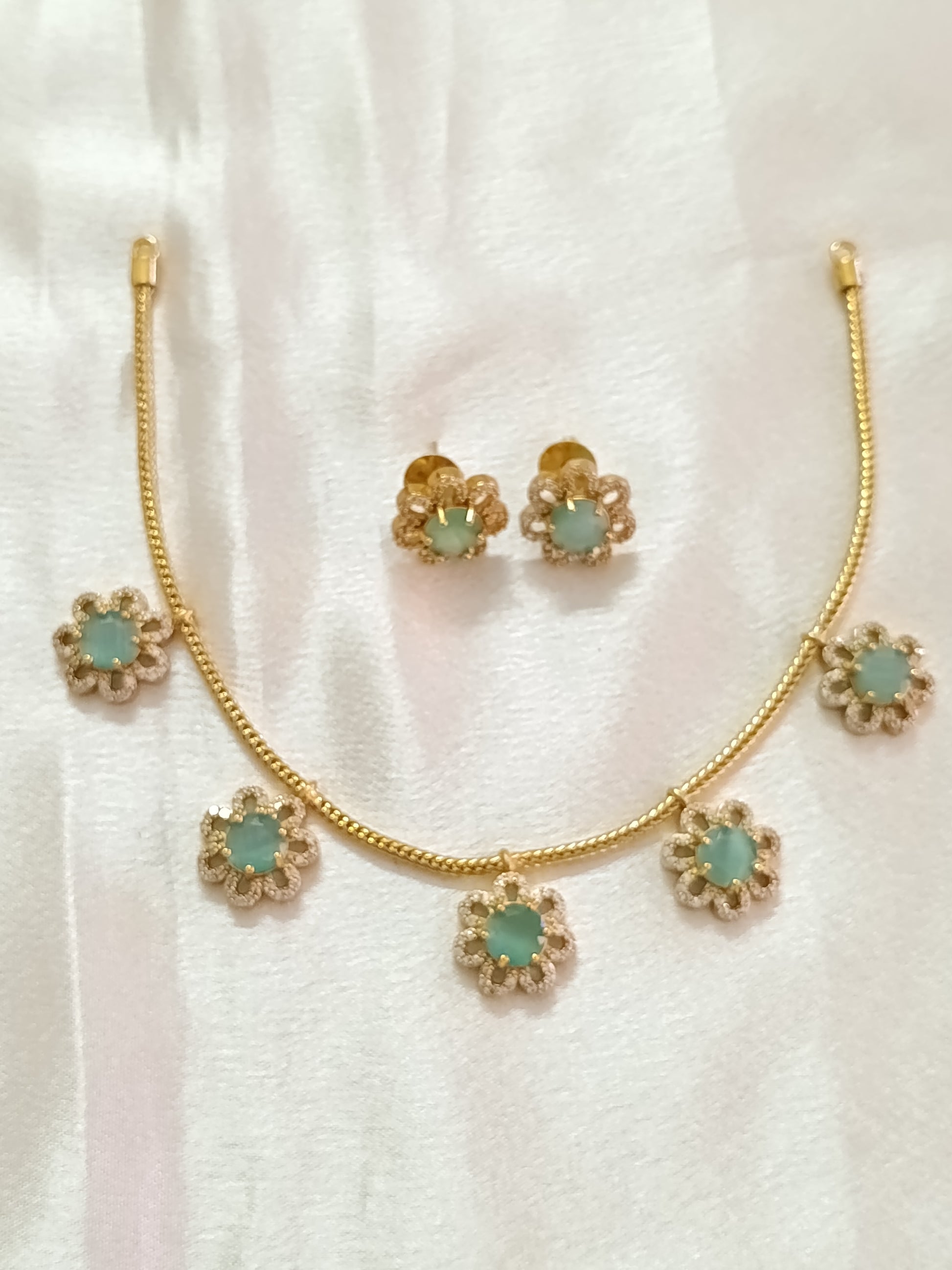 AD 5 Pendant Flower Necklace Set