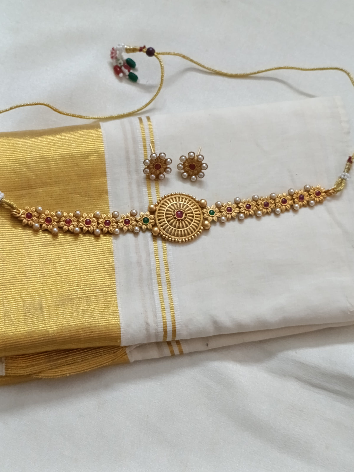 Non Idol Choker Set