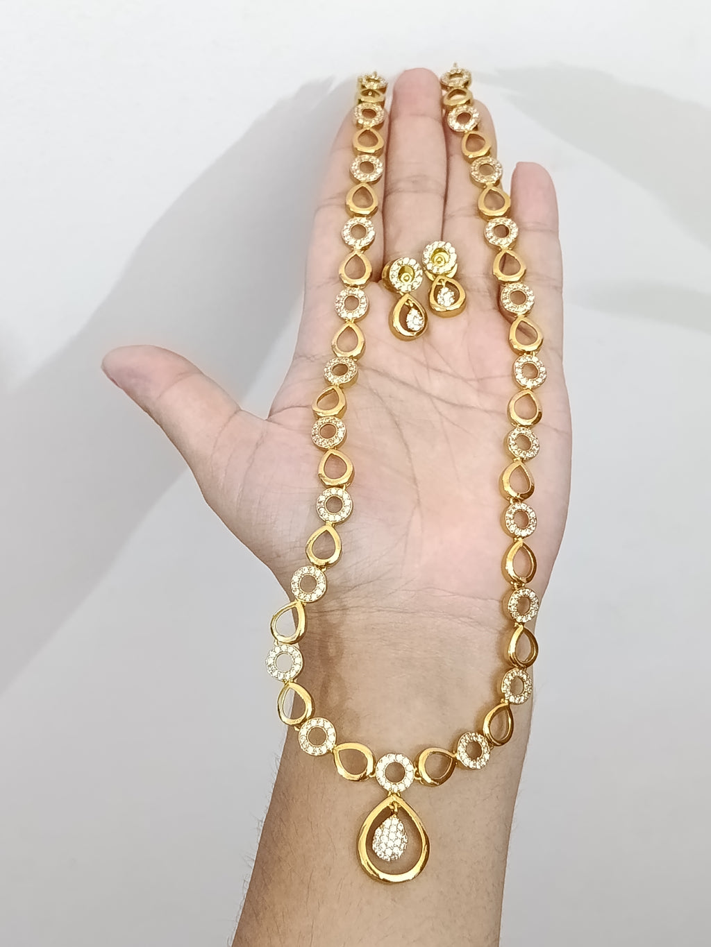 AD Petal Long Necklace