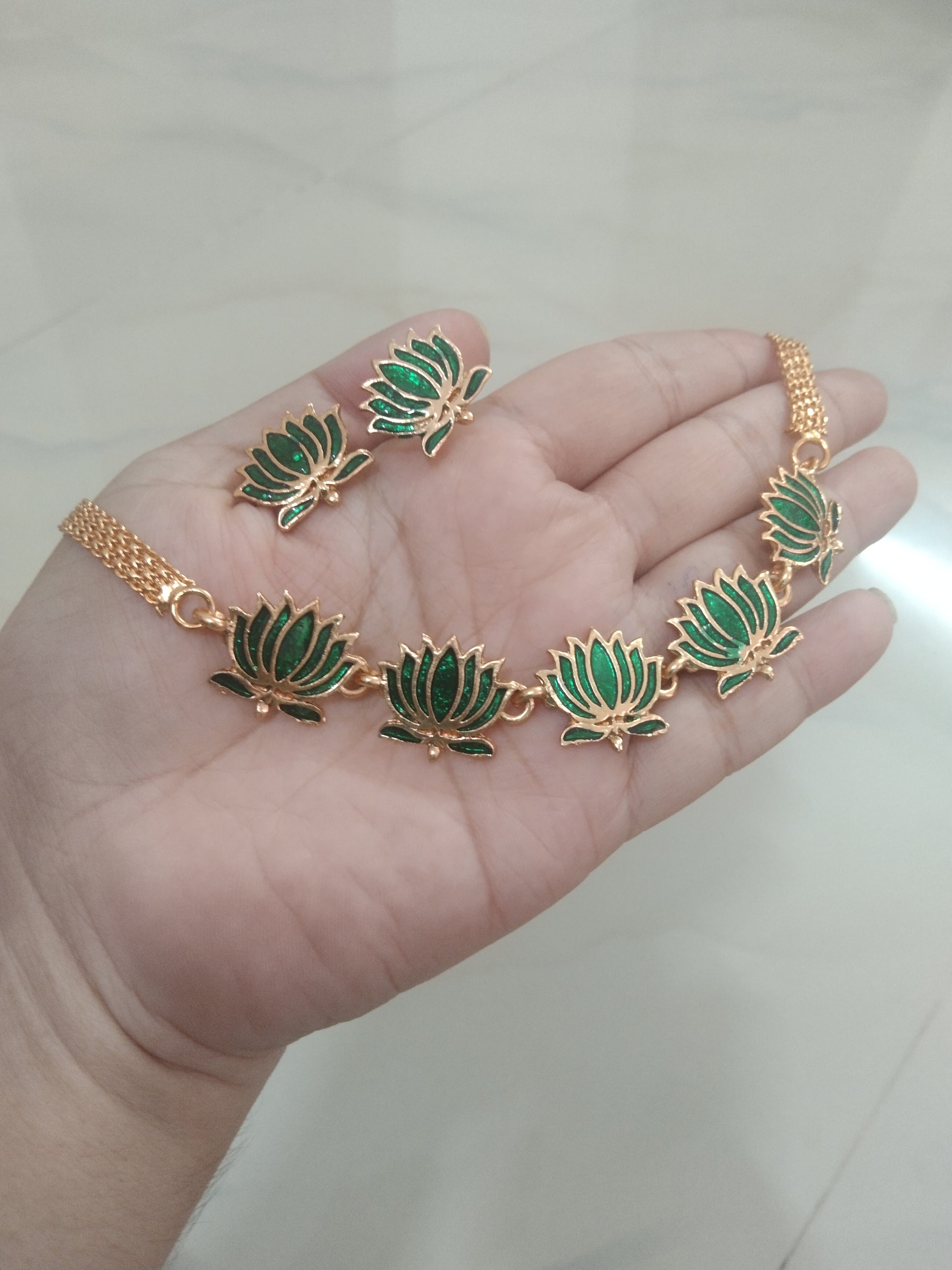 Green Lotus Choker