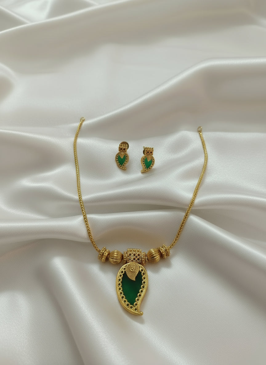 Traditional Palakka Mango Pendant Necklace Set