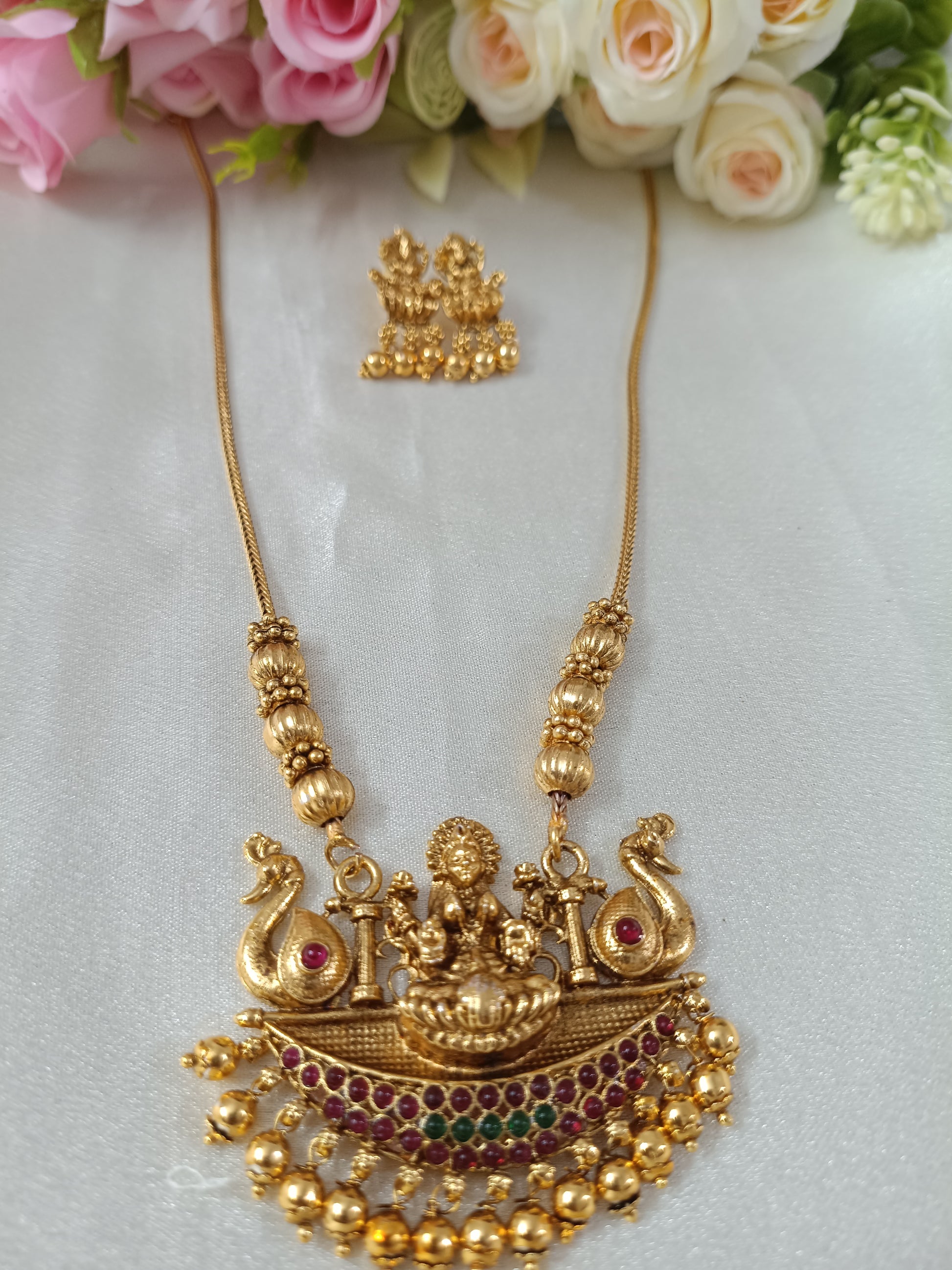 Lakshmi Pendant Necklace Set V10