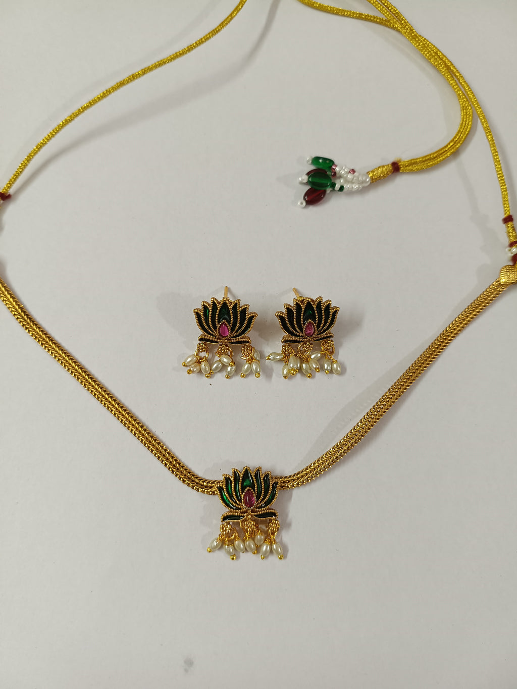 Lotus Choker V1