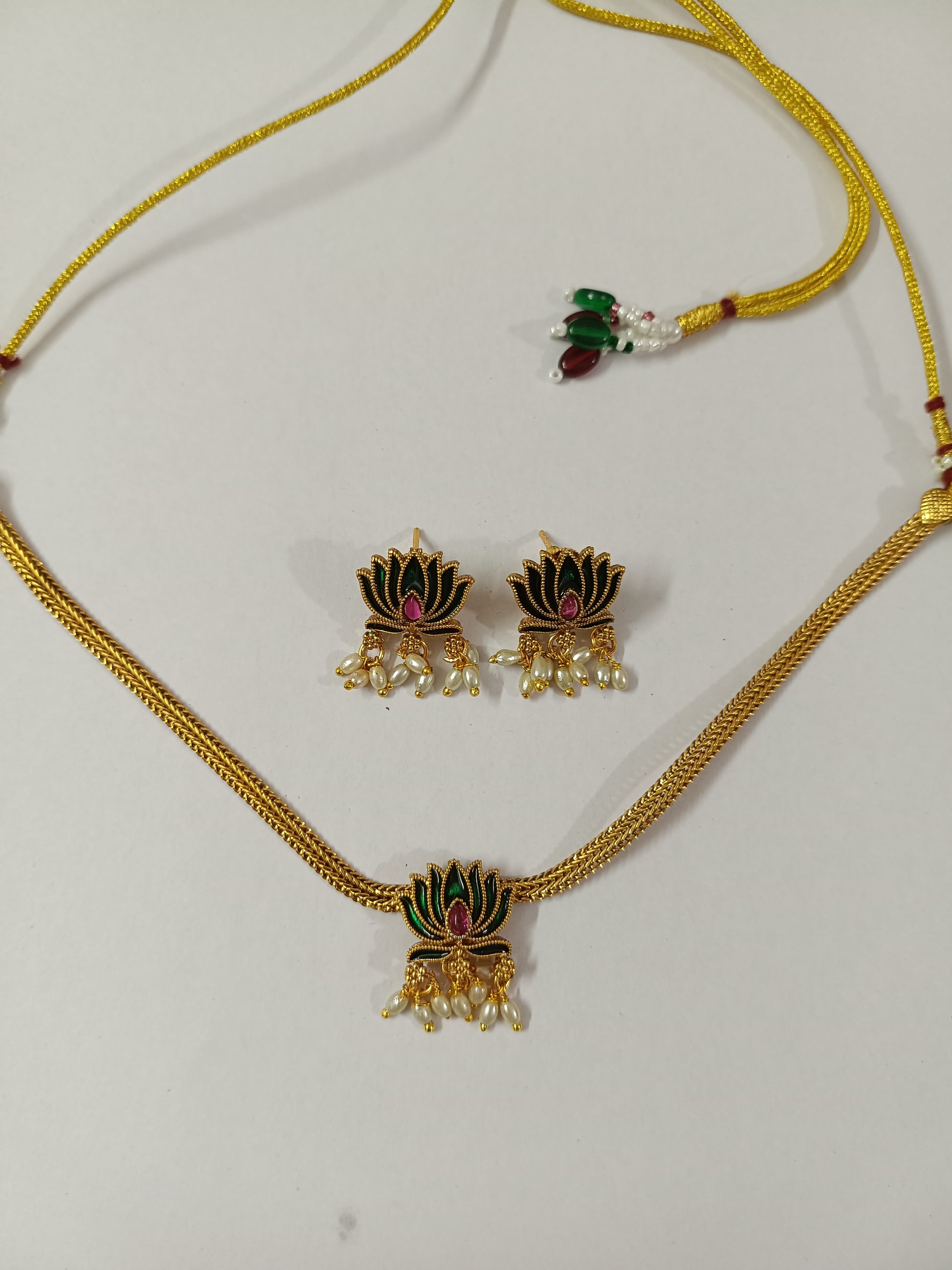Lotus Choker V1