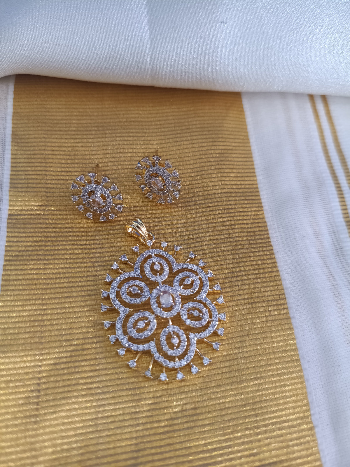 Diamond Replica Pendant Set V3