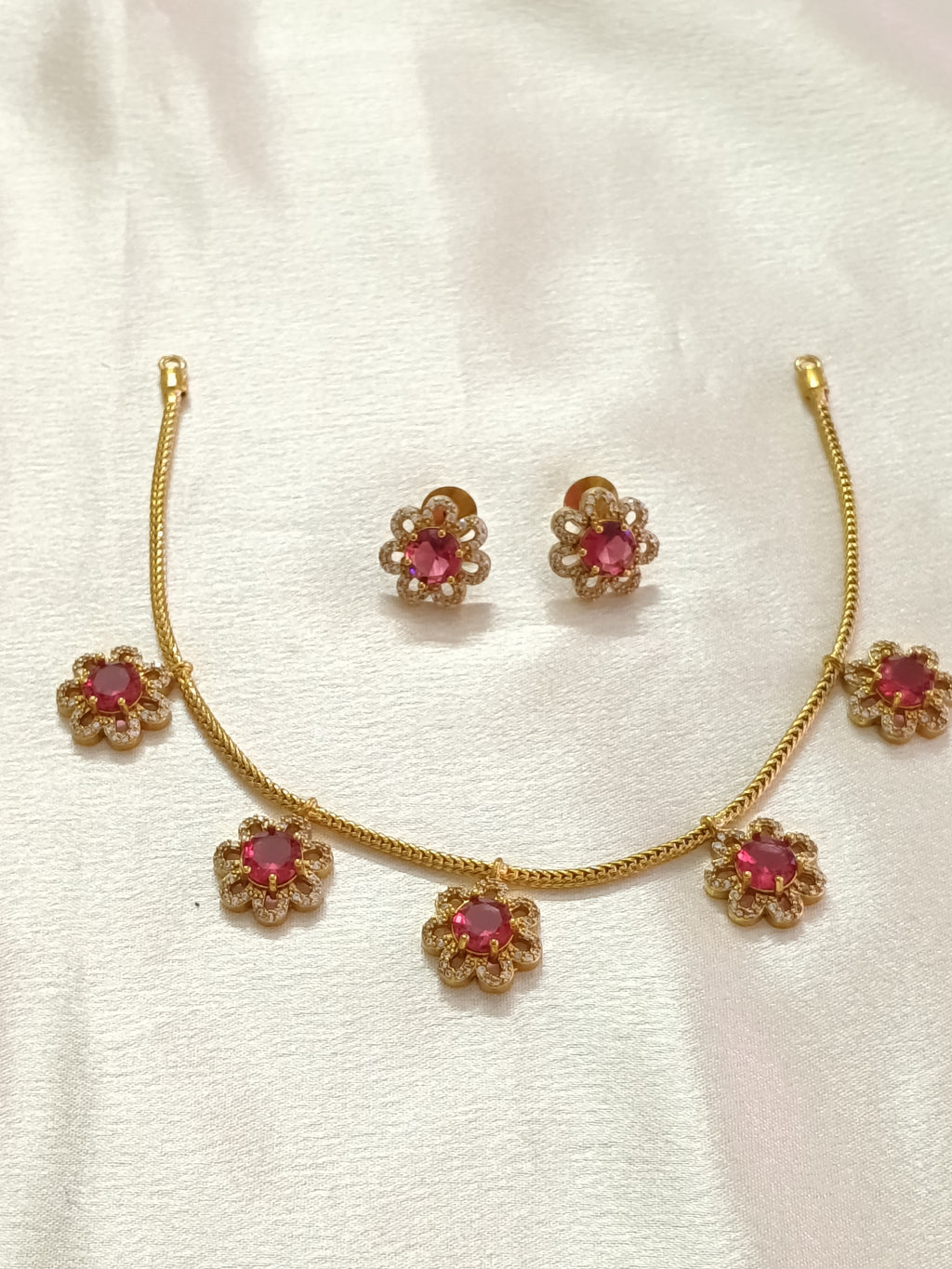 AD 5 Pendant Flower Necklace Set